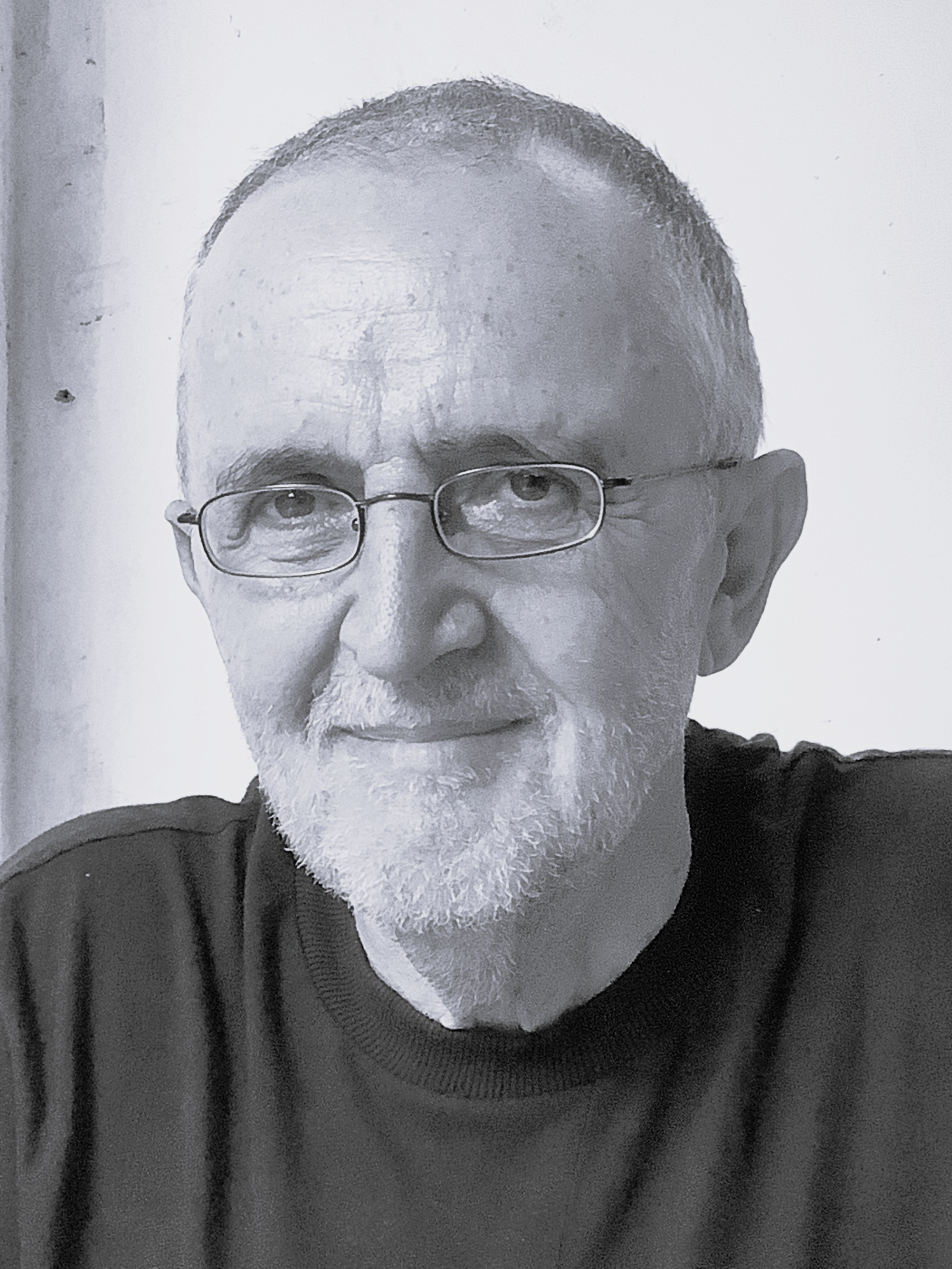 https://bo.simonsbooks.pt/fileuploads/LISTA DE AUTORES/_Zoran Zivkovi_2022_PB.jpg